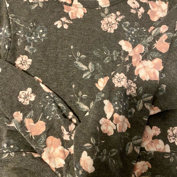 4 cropped sweatshirt EUC. Size XS or Girl size 12 - Picture 4 of 6